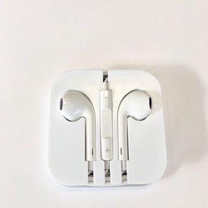 New Headphones Compatible With Apple IPhone 6,5,4S